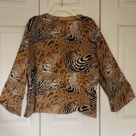 Petite Women's Large Top Apostrophe. Long Sleeve. Bell Sleeve. Blouse - Picture 5 of 6